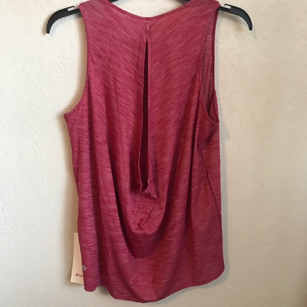 ⬇️$50 Lululemon 🍋 Low Key Tank Silver Ruby Red - Picture 3 of 6